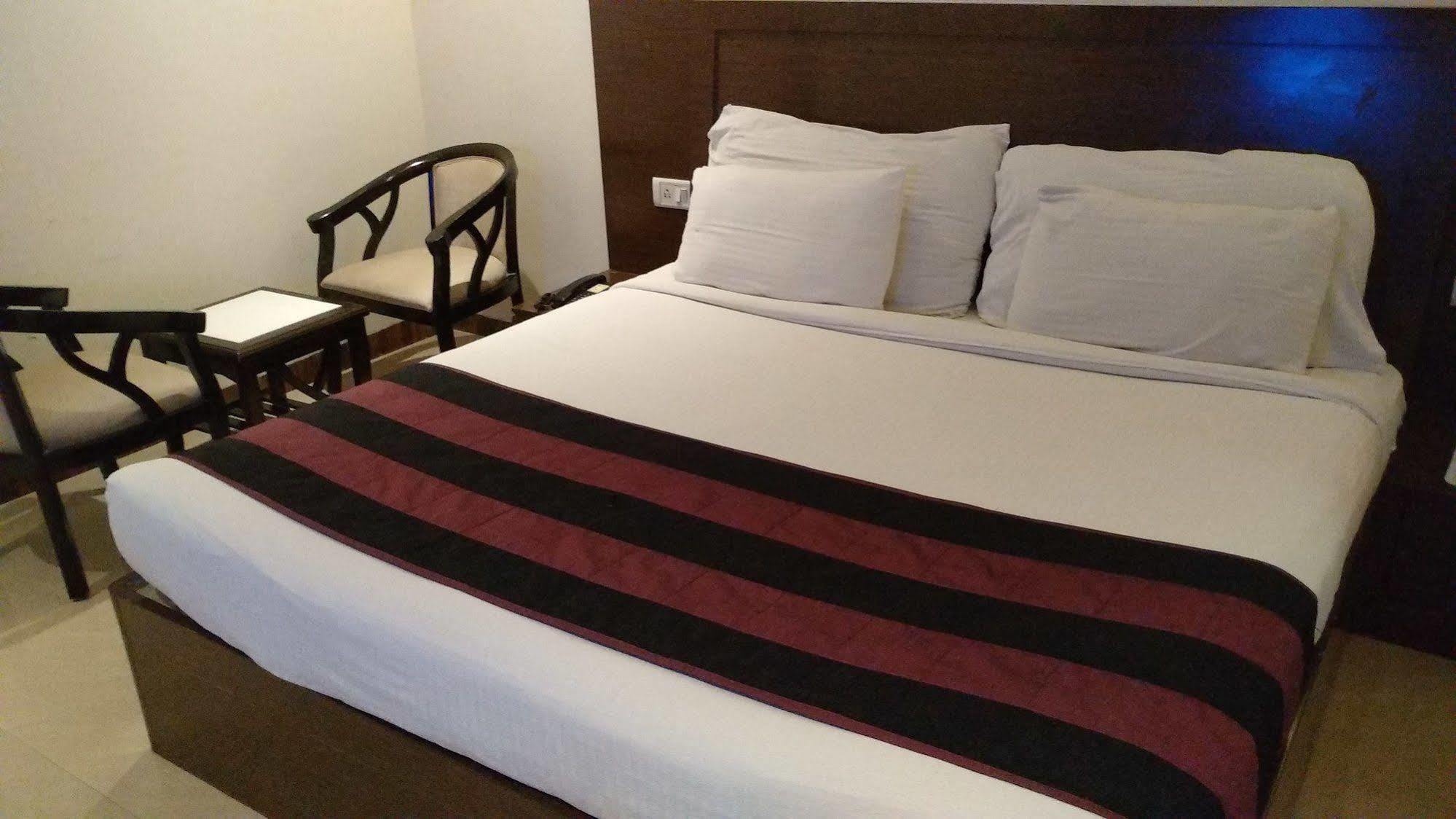 Hotel Karan Vilas Agra  Esterno foto